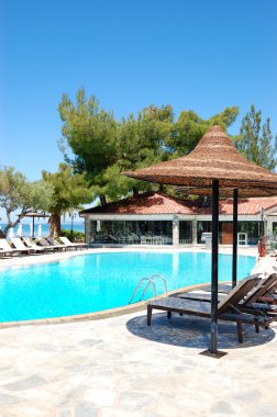 Yüzme Havuzu ve bar beach lüks otelde, halkidiki tarafından