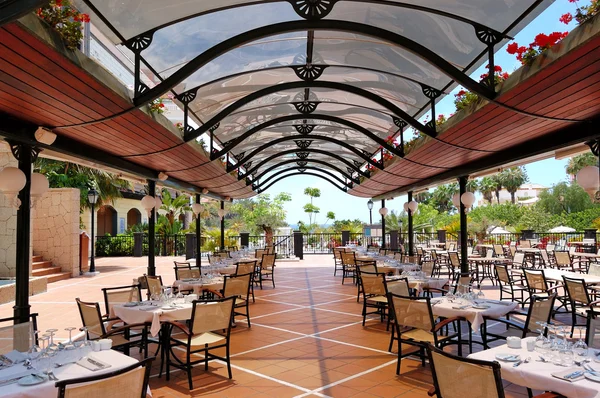 Restaurant en plein air avec vue sur l'océan Atlantique à l'hôtel de luxe — Photo