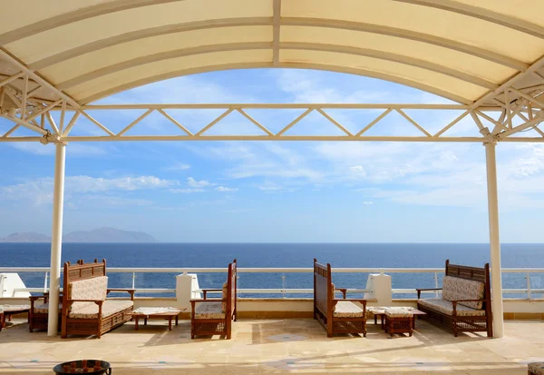 Havudsigt udendørs terrasse på luksus hotel, Sharm el Sheikh, E - Stock-foto