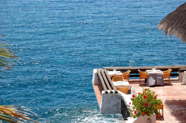 Restauracja na świeżym powietrzu z widokiem na ocean Atlantycki, isla Teneryfa — Zdjęcie stockowe