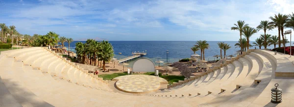 Panorama plaży i amfiteatr w luksusowy hotel z Szarm el — Zdjęcie stockowe