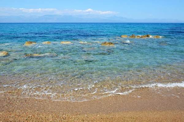 Plaża nad Morzem Jońskim w luksusowy hotel, peloponnes, Grecja — Zdjęcie stockowe