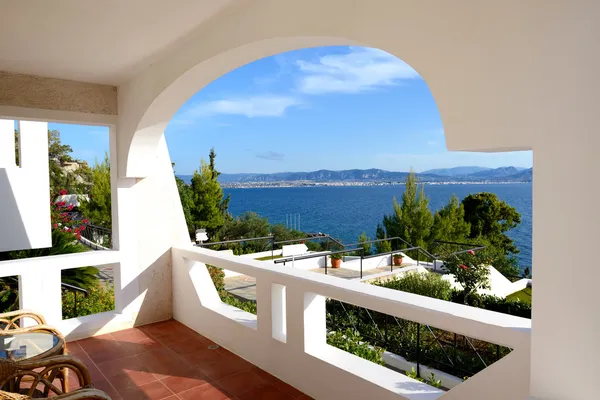 Вид на море из квартиры в роскошном отеле, Пелопоннес, Греция — стоковое фото
