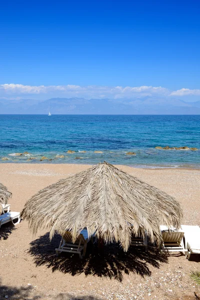 The beach at modern luxury hotel, Peloponnes, Greece — Stock Photo, Image