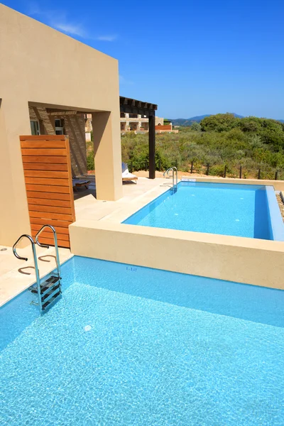 Swimming pools by luxury villas with sea view, Peloponnes, Greec — Stock Photo, Image