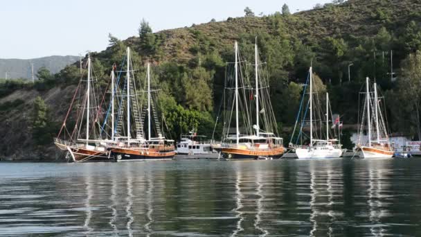 Yachts à la jetée sur la station turque méditerranéenne, Fethiye, Turquie — Video