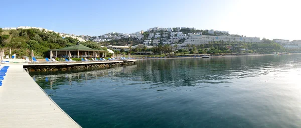 Panorama of the beach on Mediterranean turkish resort, Bodrum, T — Stock Photo, Image