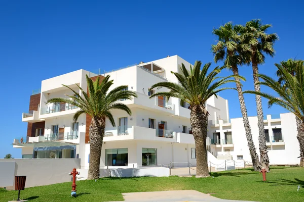 Modern gebouw van de luxehotel, peloponnes, Griekenland — Stockfoto