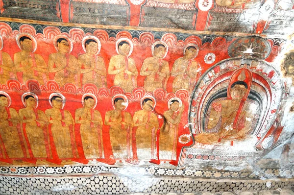 DAMBULLA - OCTOBER 15: The paintings inside of Dambulla cave tem — Stock Photo, Image