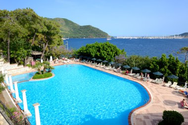 Yüzme Havuzu ve görünümü üzerinde Yatlar liman, marmaris, Türkiye