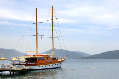 yelken yat yakınındaki plajda Türk resort, marmaris, Türkiye