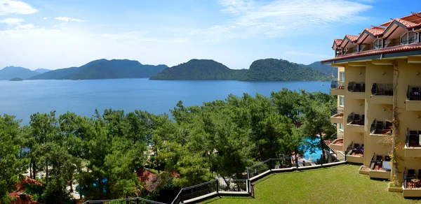 Panorama da praia em turkish resort, Marmaris, Turquia — Fotografia de Stock