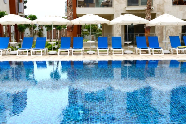 Piscina en hotel de lujo, Bodrum, Turquía — Foto de Stock