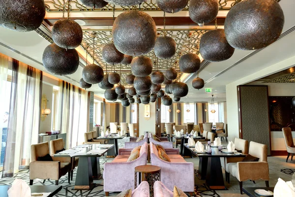 L'intérieur du restaurant de l'hôtel de luxe, Ras Al Khaimah, EAU — Photo