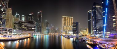 Dubai, Birleşik Arap Emirlikleri - Eylül 8: dubai Marina gece aydınlatma