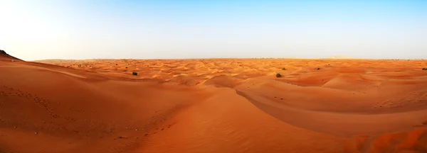 Panorama pustyni podczas zachodu słońca, dubai, Zjednoczone Emiraty Arabskie — Zdjęcie stockowe