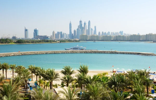 O moderno hotel de luxo na ilha artificial de Palm Jumeirah, Dubai , — Fotografia de Stock