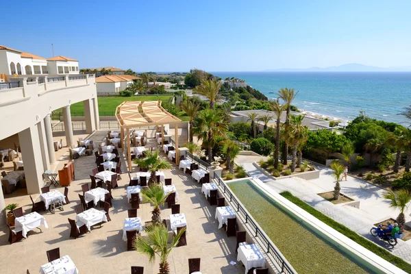 Sea view outdoor restaurant at the luxury hotel, Peloponnes, Gre — Stock Photo, Image