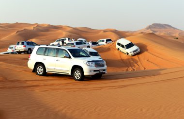 Dubai, Birleşik Arap Emirlikleri - 12 Eylül: off-road araç içinde dubai çöl gezisi