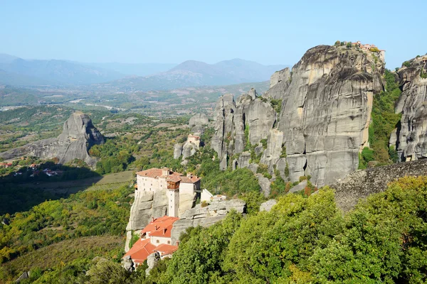 Vista desde arriba en el monasterio de Rousannou Santa Bárbara, Meteoro —  Fotos de Stock