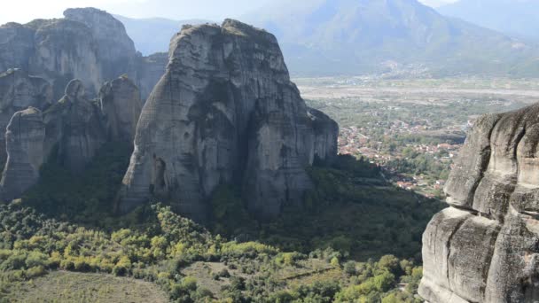 Vue d'en haut sur le village de Meteora et Kalambaka, Grèce — Video