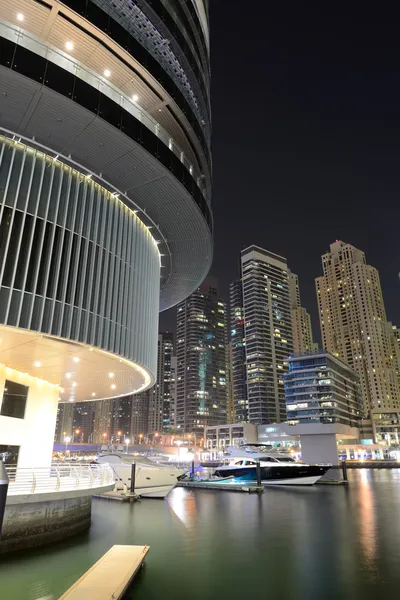 DUBAI, EAU - 11 SEPTEMBRE : L'illumination nocturne de Dubai Marin — Photo