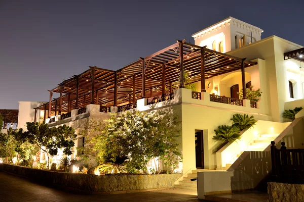 lüks hotel, ras al khaima restaurant gece ışıklandırması,
