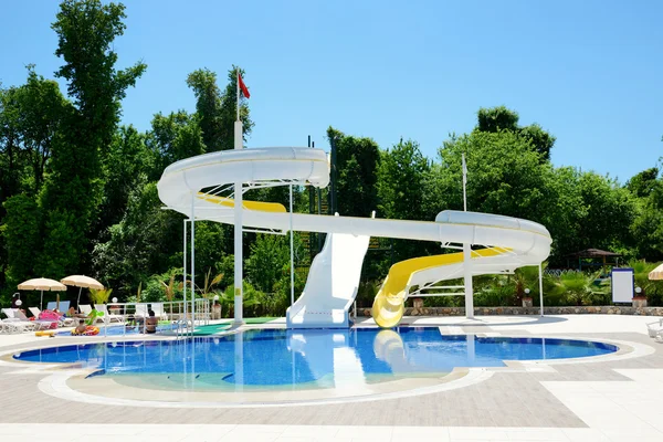 Aqua park vízi attrakciókkal, Antalya, Törökország — Stock Fotó