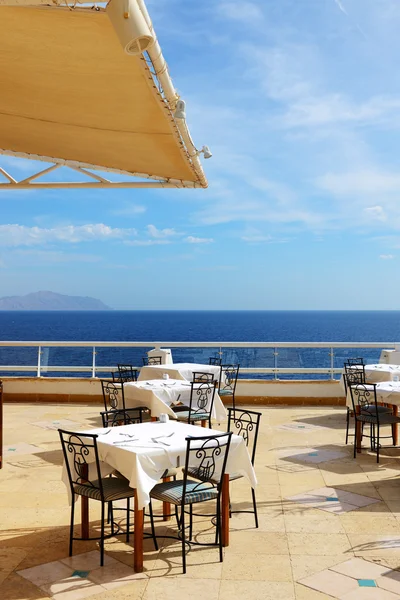 The sea view outdoor terrace at luxury hotel, Sharm el Sheikh, E — Stock Photo, Image