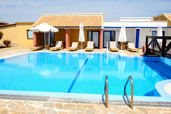 Swimming pool near luxury villa, Peloponnes, Greece — Stock Photo, Image