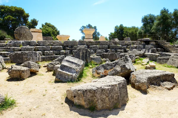 Chrám Dia ruiny v starověké Olympie, peloponnes, Řecko — Stock fotografie