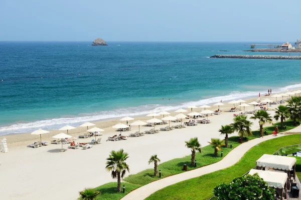 Plaża w luksusowy hotel, Fudżajra, Zjednoczone Emiraty Arabskie — Zdjęcie stockowe