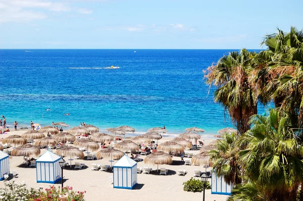 Pláž, luxusní hotel, ostrova tenerife, Španělsko — Stock fotografie