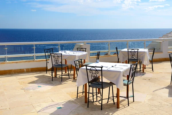 The sea view outdoor terrace of restaurant at luxury hotel, Shar — Stock Photo, Image