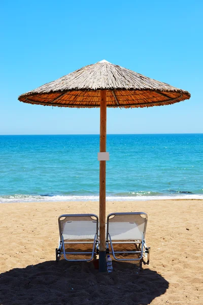 The beach at modern luxury hotel, Peloponnes, Greece — Stock Photo, Image