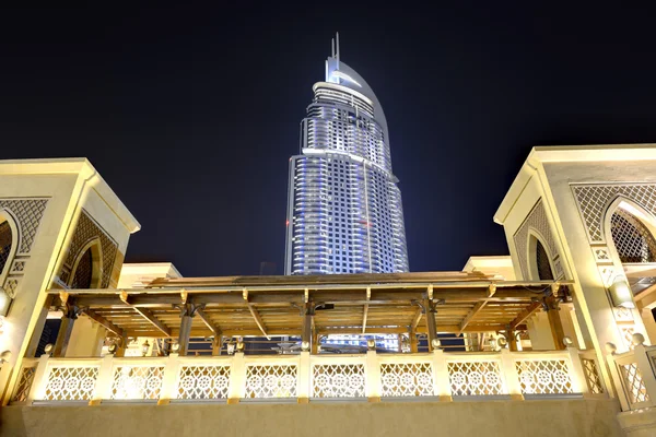 Dubai, uae - 9. september: nächtlicher blick auf die stadt dubai, am — Stockfoto