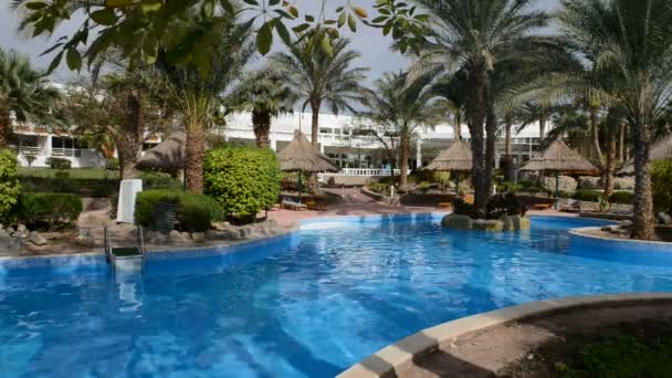 エジプト、シャルム エル シェイクの高級ホテルで、スイミング プール — ストック動画