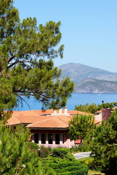 Budynek luksusowego hotelu na tureckim kurorcie, Fethiye, Turcja — Zdjęcie stockowe
