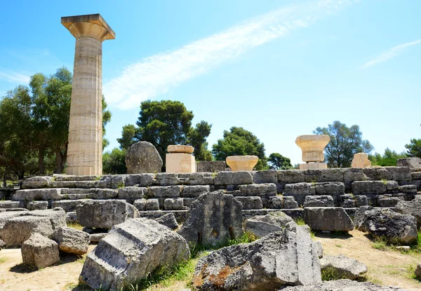 Le Temple de Zeus ruines dans l'ancienne Olympie, Péloponnes, Grèce — Photo