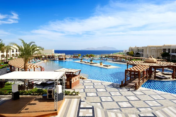 Piscina no hotel de luxo, Sharm el Sheikh, Egito — Fotografia de Stock