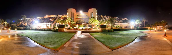 El panorama del hotel de lujo en la iluminación nocturna, Sharm el She —  Fotos de Stock