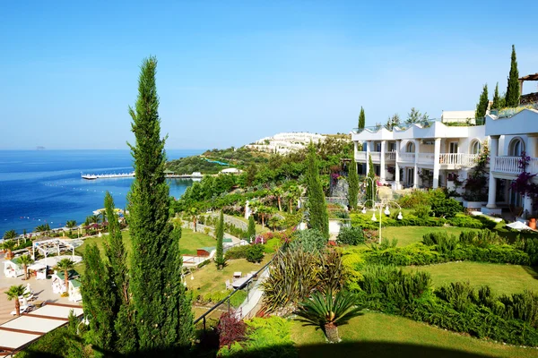 La playa en el hotel de lujo, Bodrum, Turquía — Foto de Stock