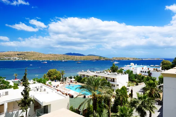 La playa en el complejo turco Egeo, Bodrum, Turquía Fotos de stock