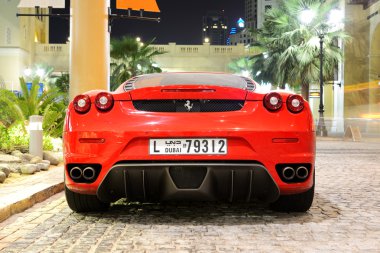 Dubai, Birleşik Arap Emirlikleri - 12 Eylül: lüks spor otomobil üzerinde yürüme mesafesindedir bir