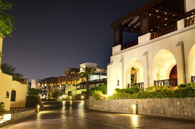 lüks hotel, ras al khaima restaurant gece ışıklandırması,