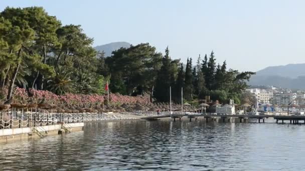 Panning the beach on Turkish resort, Marmaris, Turkey — Stock Video