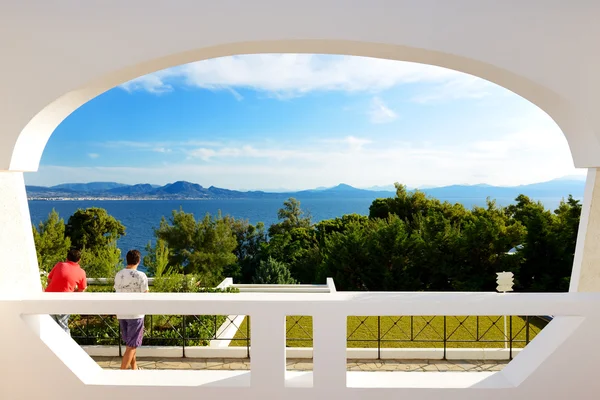 The beach on Ionian Sea at luxury hotel, Peloponnes, Greece — Stock Photo, Image