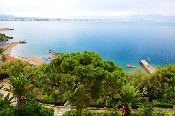 Strand im beliebten Hotel, Peloponnes, Griechenland — Stockfoto