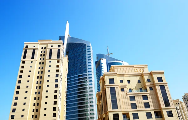 Het uitzicht op de wolkenkrabbers in jbr, dubai, Verenigde Arabische Emiraten — Stockfoto