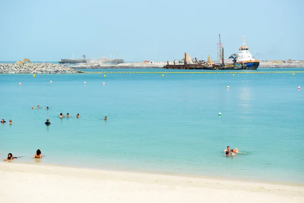 DUBAI, Emirados Árabes Unidos - SETEMBRO 12: A construção do projeto USD1.63bn Bluewaters Island, onde será o olho de Dubai de 210 metros em 12 de setembro de 2013 em Dubai, Emirados Árabes Unidos — Fotografia de Stock
